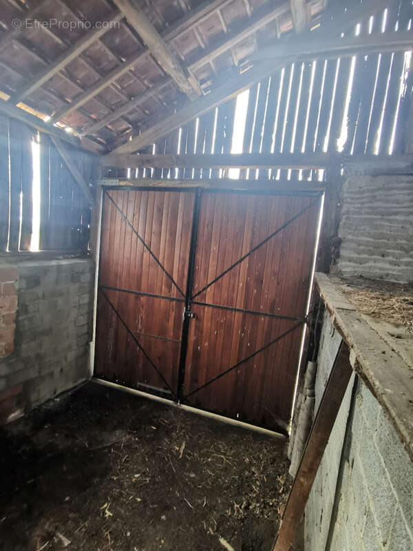 Maison à SAINT-CLEMENT-DE-REGNAT