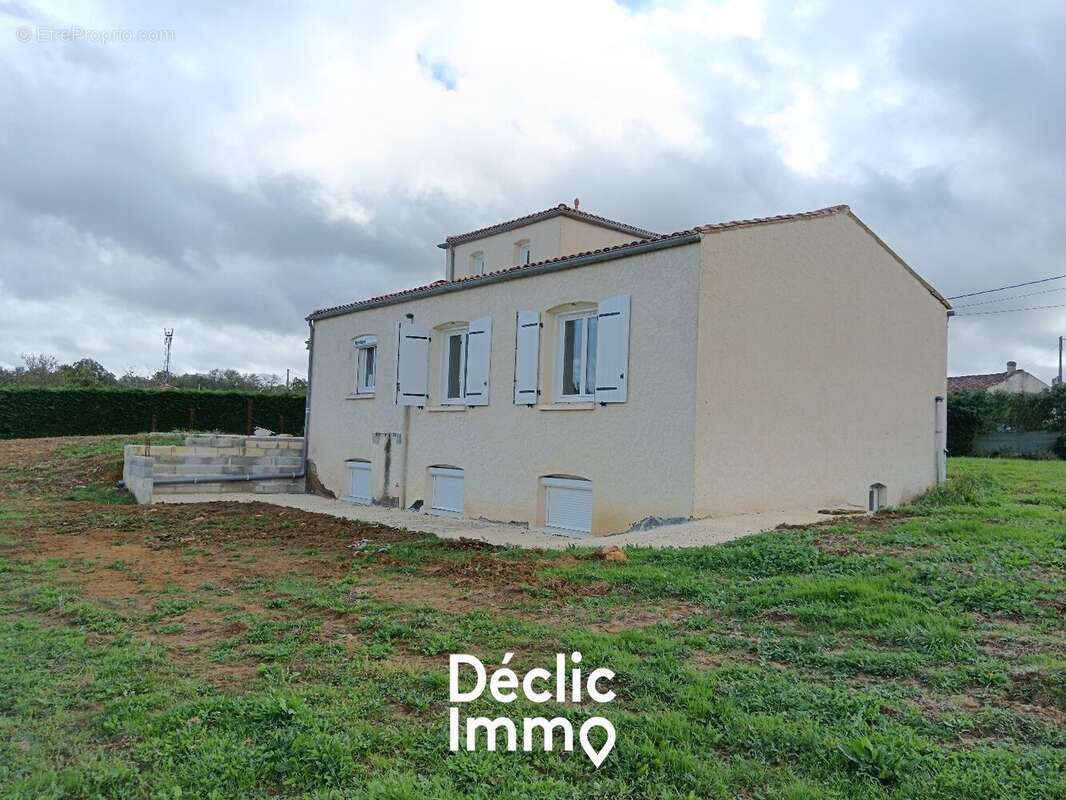 Maison à BRIZAMBOURG