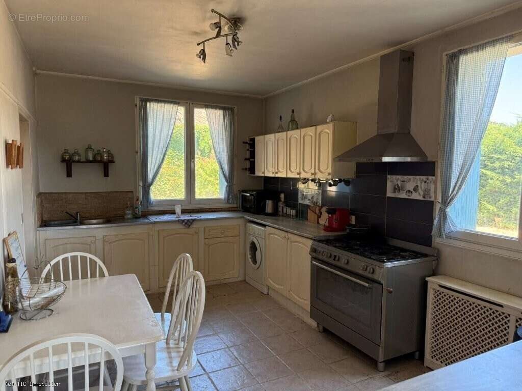 Havre De Paix : 4 Chambres, Grange, Grange, Piscine Et Vue Dégagée - photo 7