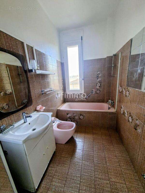 Appartement à MARSEILLE-4E