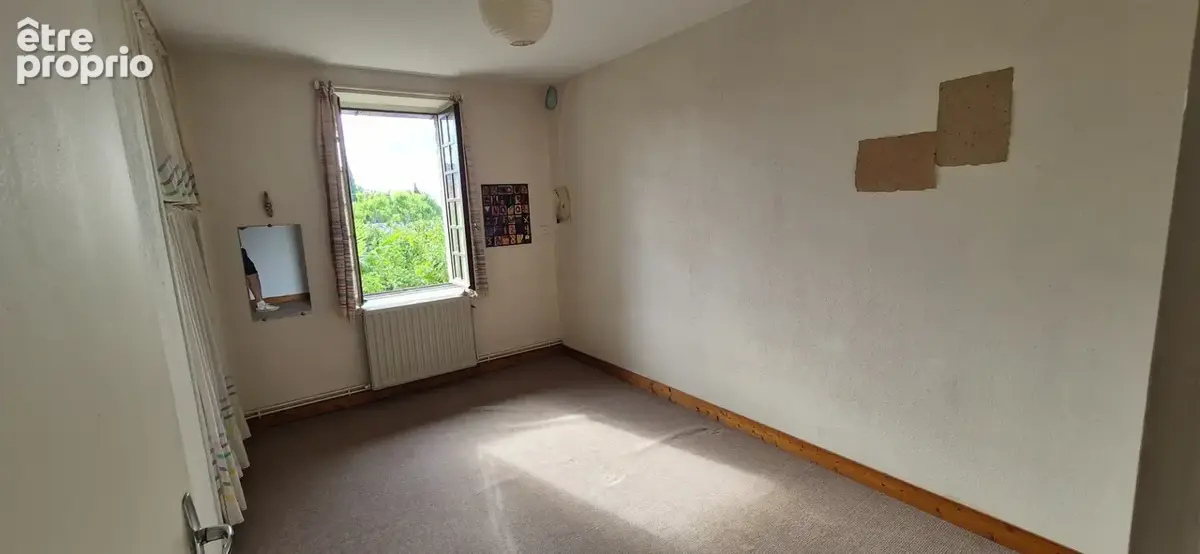 Corps de Ferme de 340 m2, avec plusieurs maisons indépendantes et 200 m2 de dépendances - photo 8
