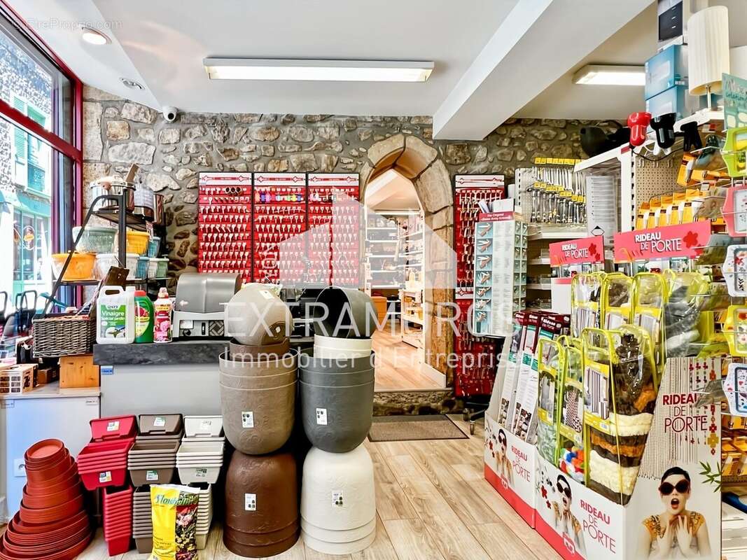 Commerce à SAINT-SYMPHORIEN-SUR-COISE