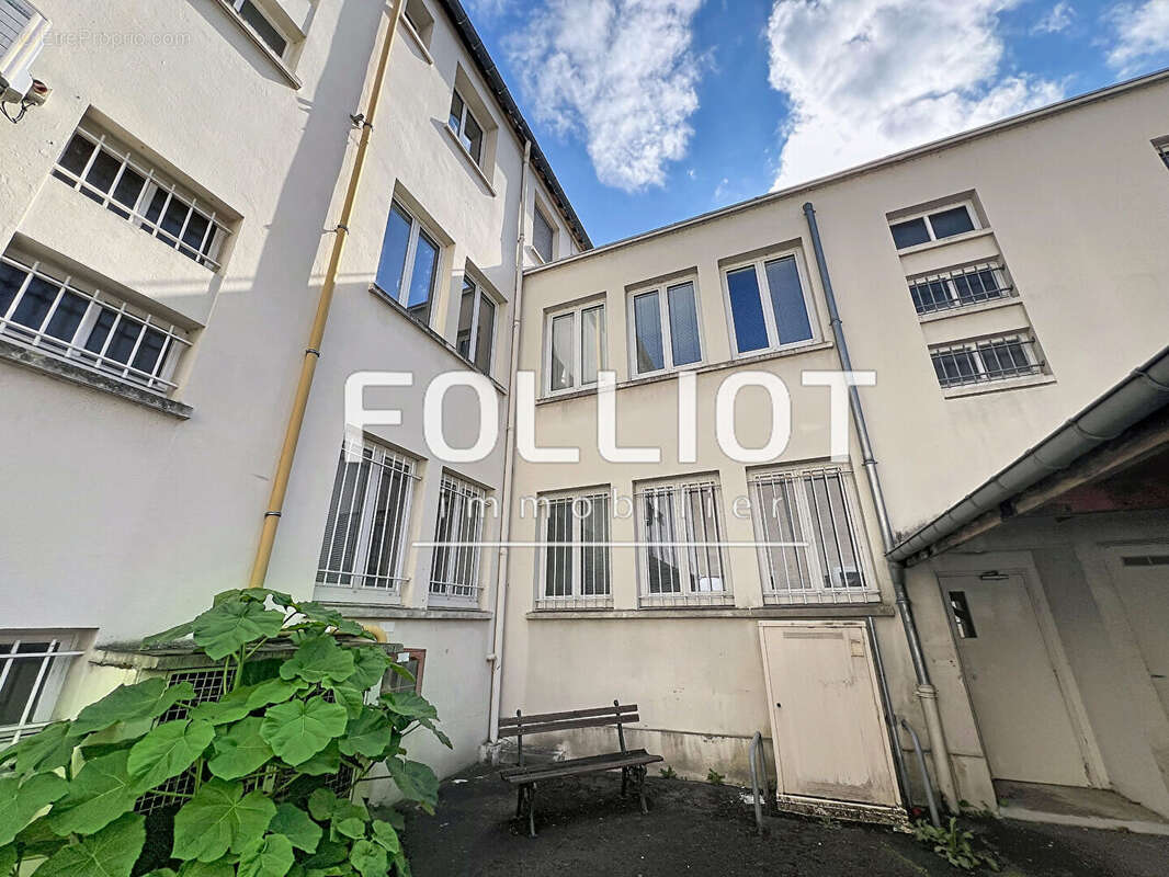 A vendre  saint lo  centre ville  50000   2500 m2 de bureaux - photo 15