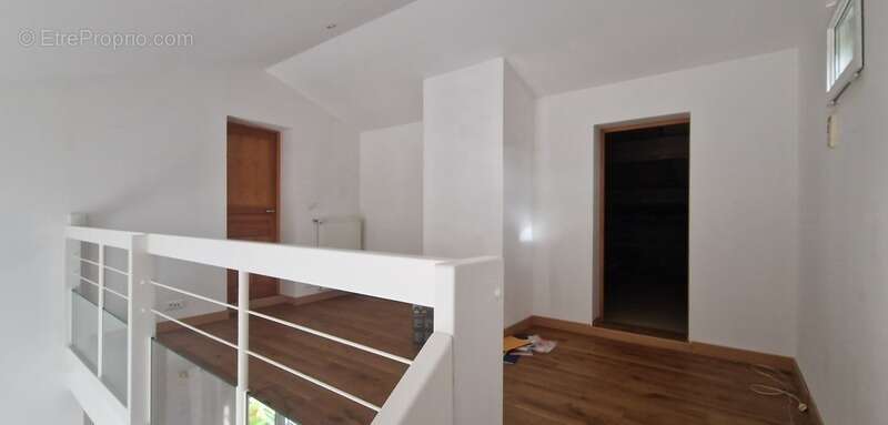 Grande maison à vendre 5 pièces FOUQUEBRUNE (16) + dépendances sur terrain d'env 6800 m2 - photo 16