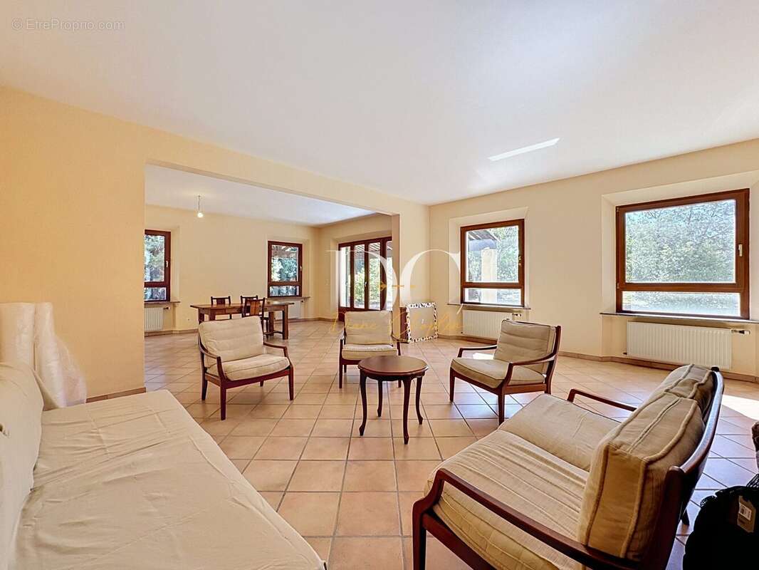 Maison 290 m² à Saint-Remy-De-Provence  - photo 4