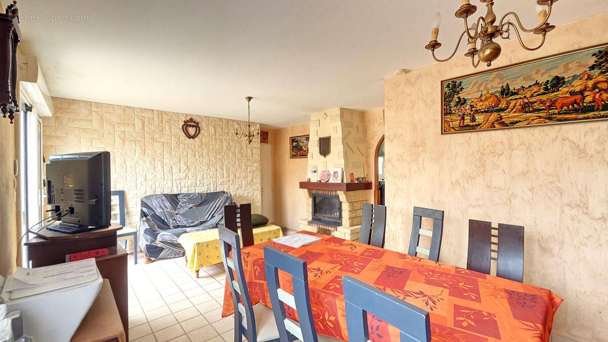 Maison à SAINT-JULIEN-DES-LANDES