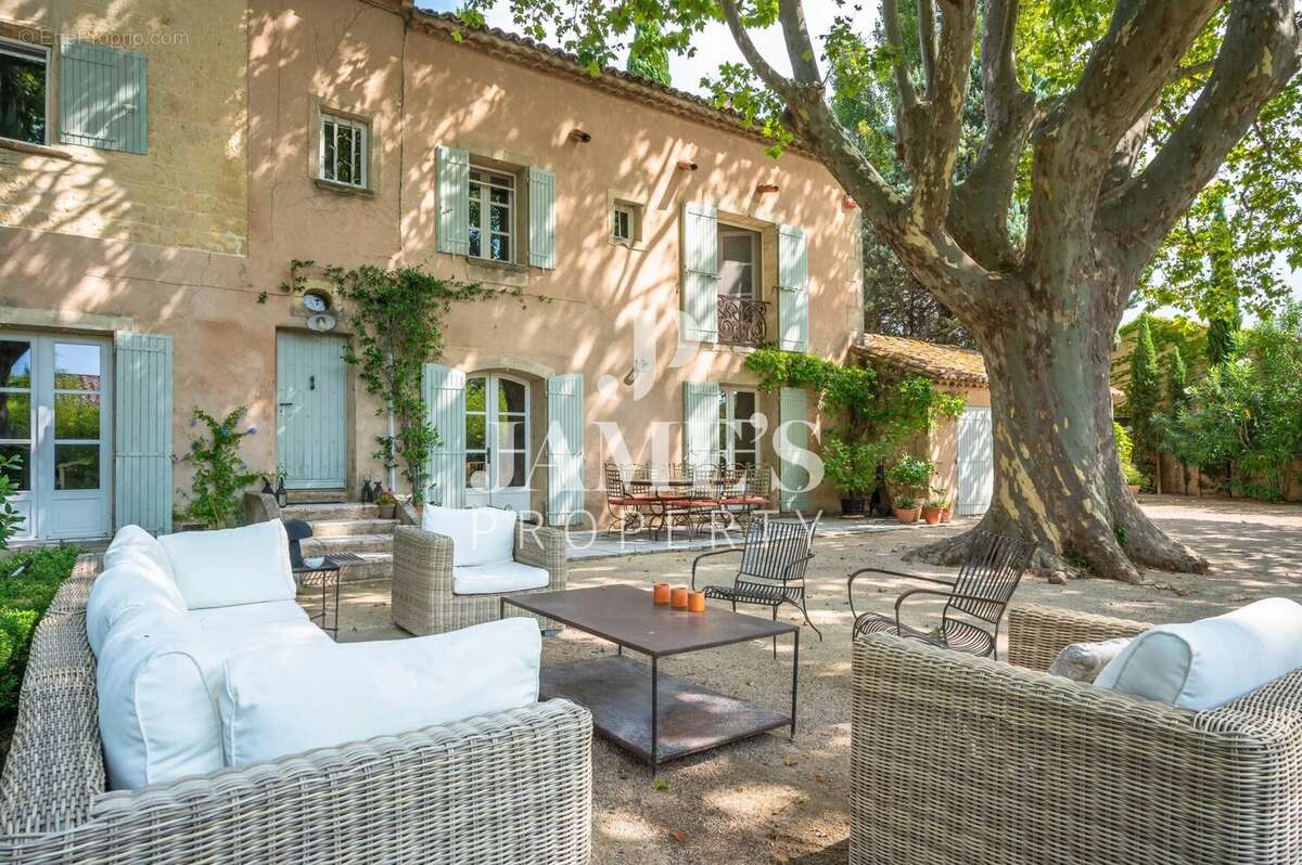 Maison 254 m² à Paradou  - photo 4