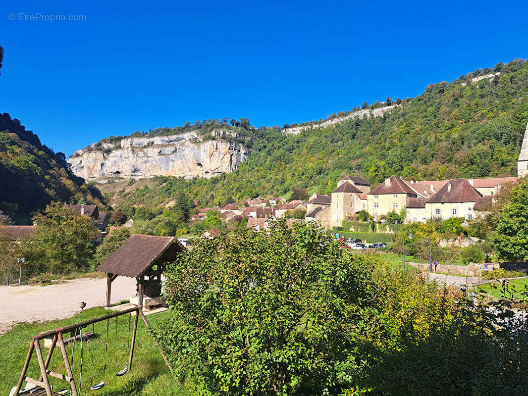 Maison à BAUME-LES-MESSIEURS