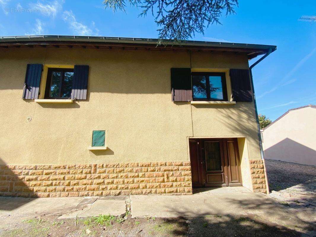 Maison à LA TOUR-DE-SALVAGNY