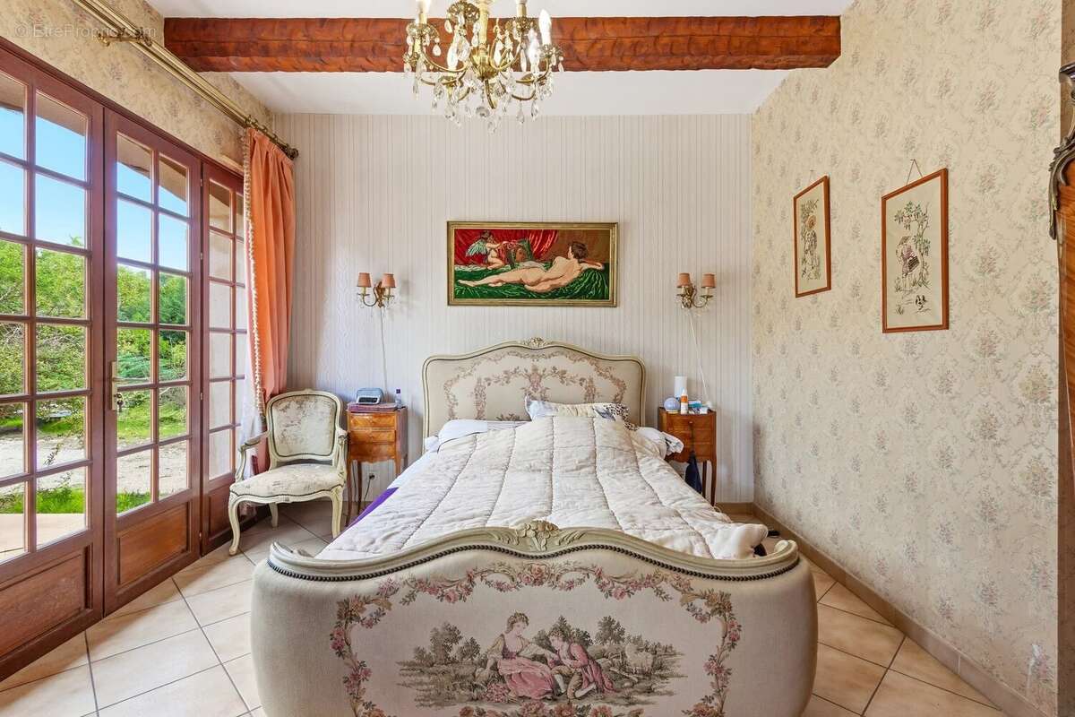 Maison à ROQUEBRUNE-SUR-ARGENS