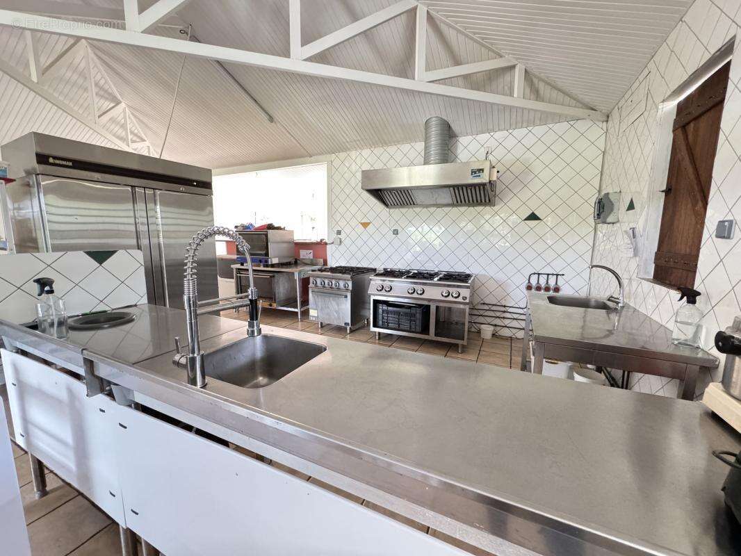 Commerce à SAINTE-ANNE