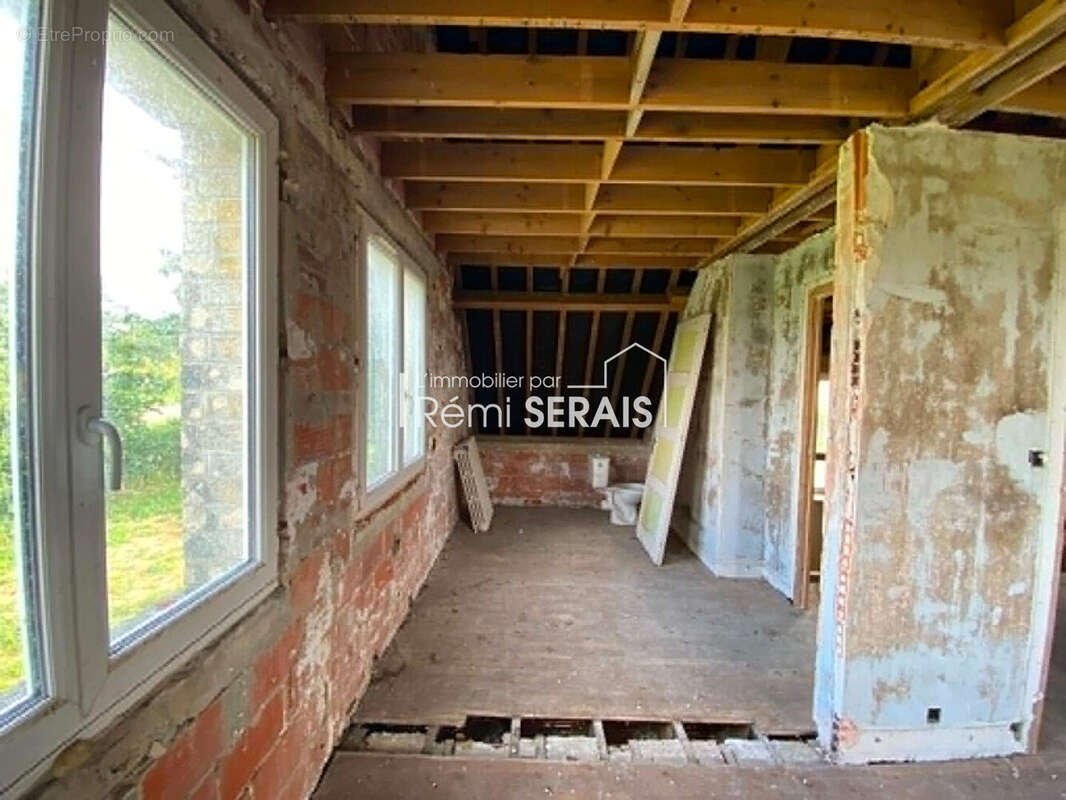 Maison à réhabiliter avec grand terrain et vue dégagée -14260 - photo 10