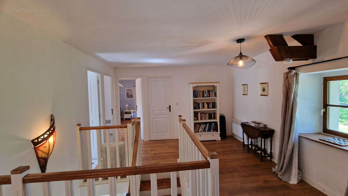 MORBIHAN Charmante maison de campagne de 4 chambres, 2 salles de bains, grand jardin, terrasse, parking - photo 11