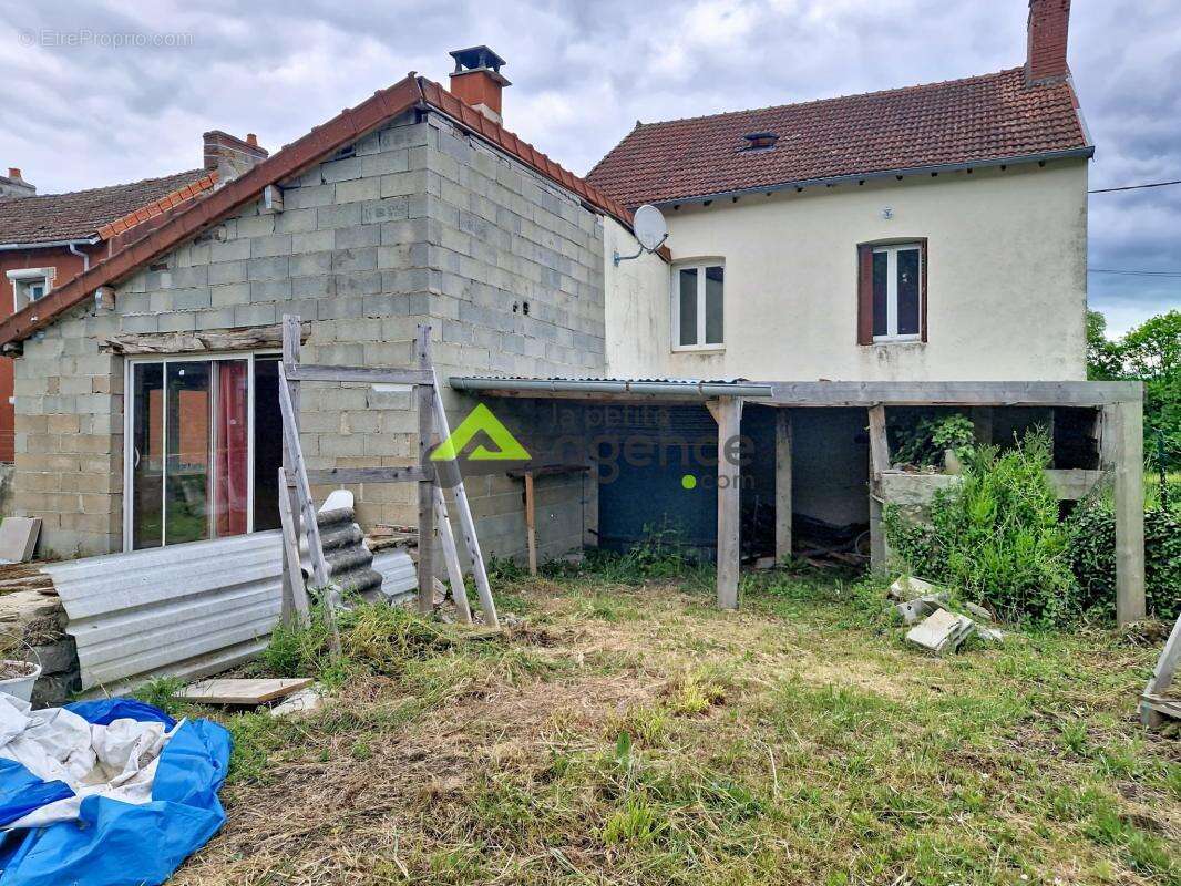 Maison à LAVAVEIX-LES-MINES