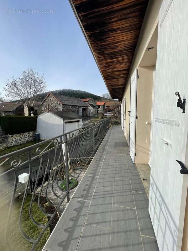 Maison à SAINT-GENES-CHAMPANELLE