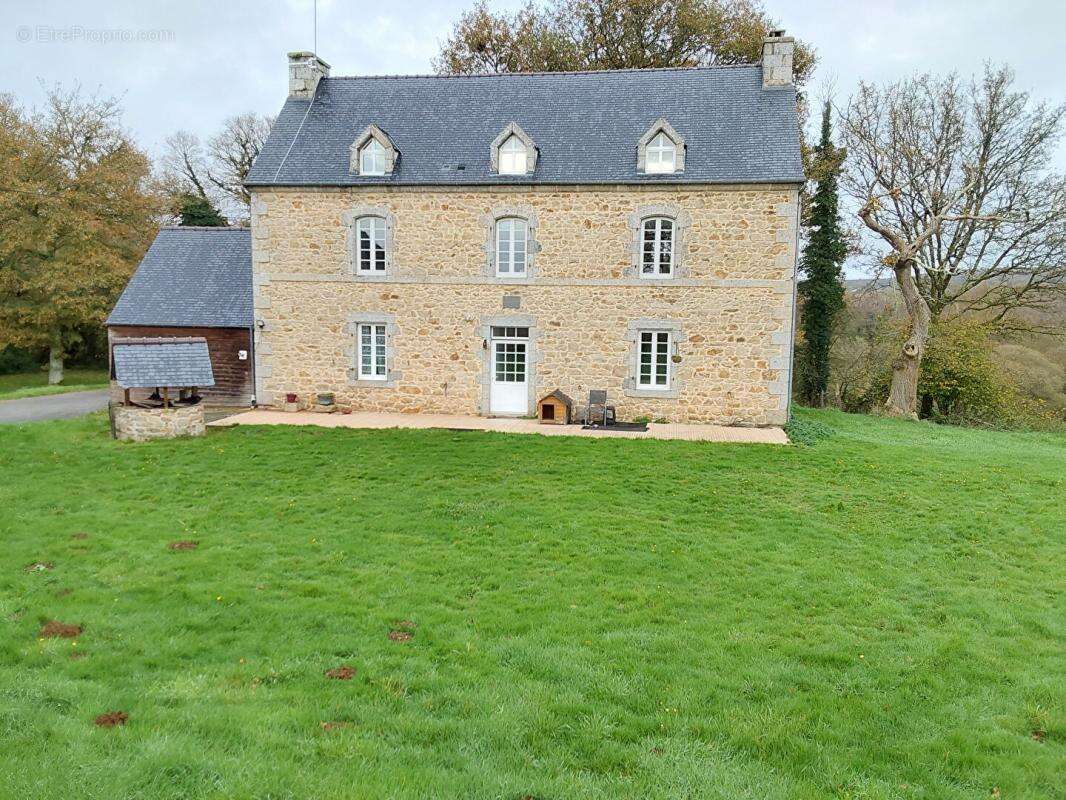 Maison à GLOMEL