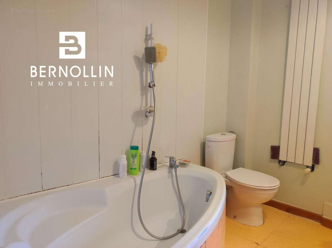 Maison à COURMANGOUX