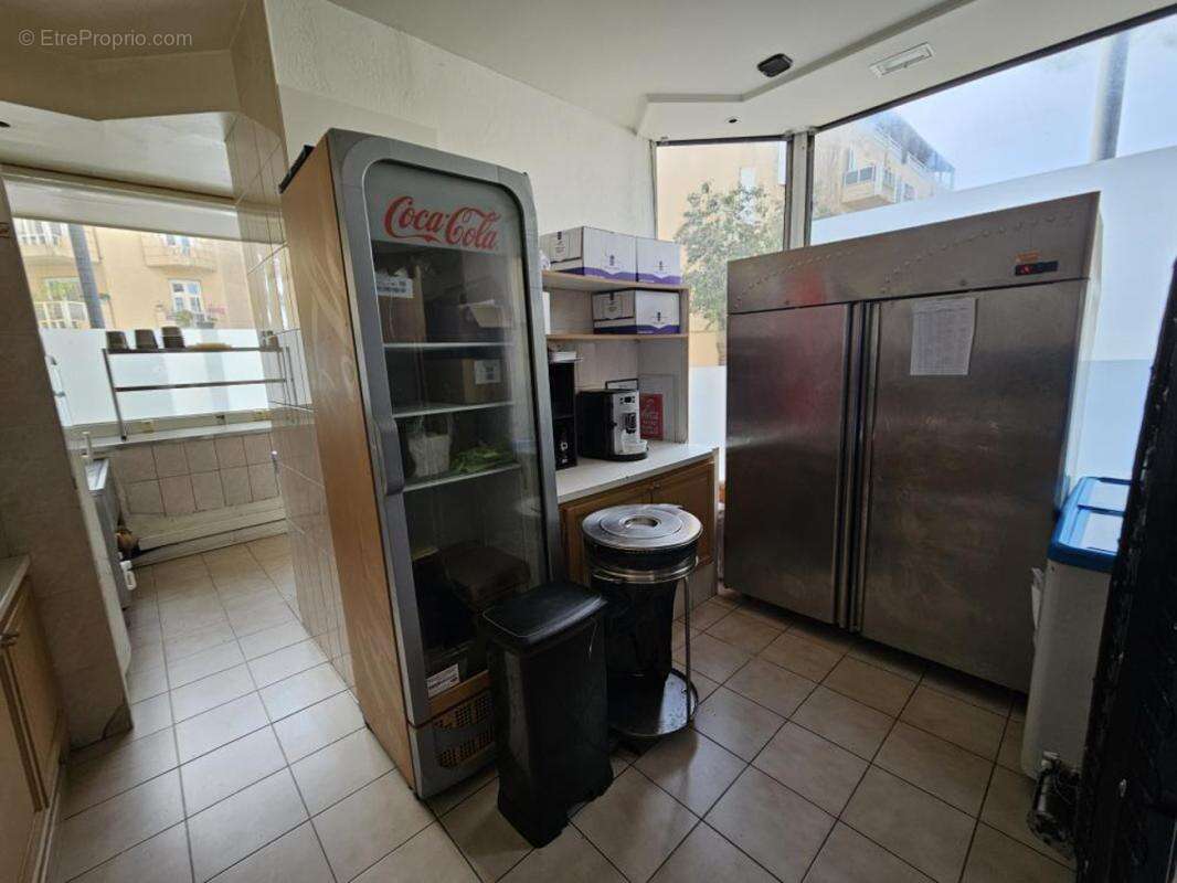 Commerce à VALBONNE