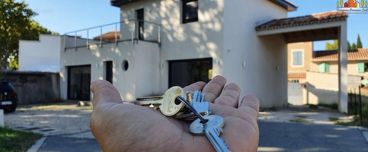 Terrain à CABRIERES-D&#039;AVIGNON