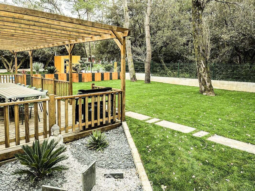 Belle maison arborée, avec piscine et spa. - Maison à JARD-SUR-MER