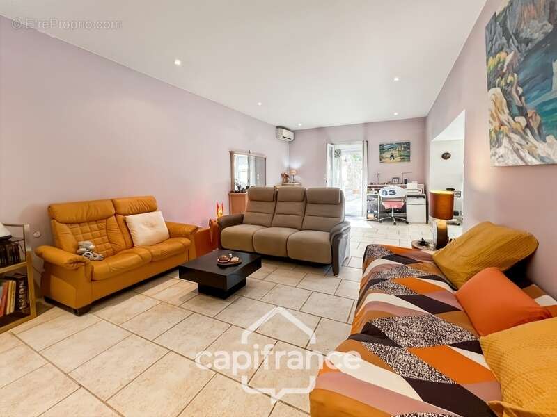 Maison à vendre 6 pièces HYERES (83) - Charme de l'ancien - 4 chambres - 200m2 habitables - Piscine - possibilité 2 appartements - photo 16
