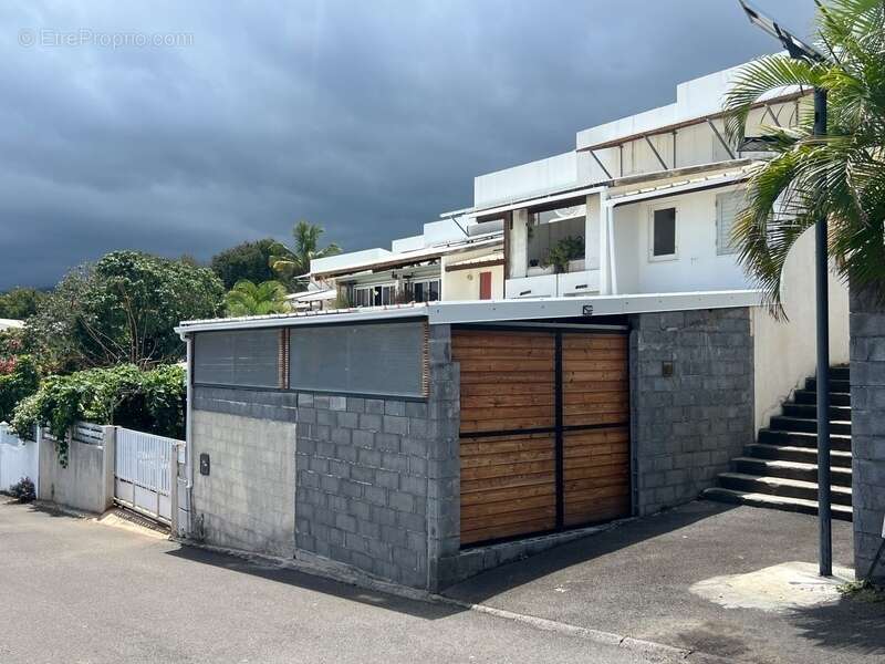 Appartement à vendre 2 pièces PLATEAU CAILLOUX (974) - photo 2