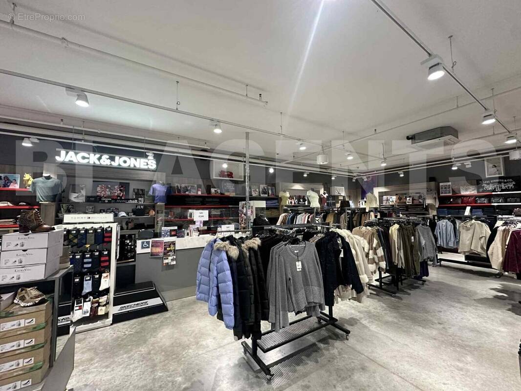 d09eb8ac-9a9c-4c5d-98b2-c1c4a7aabf29 - Commerce à VOUZIERS