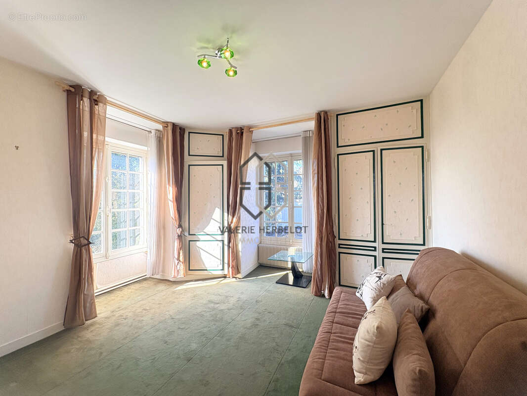Maison à CHENNEVIERES-SUR-MARNE