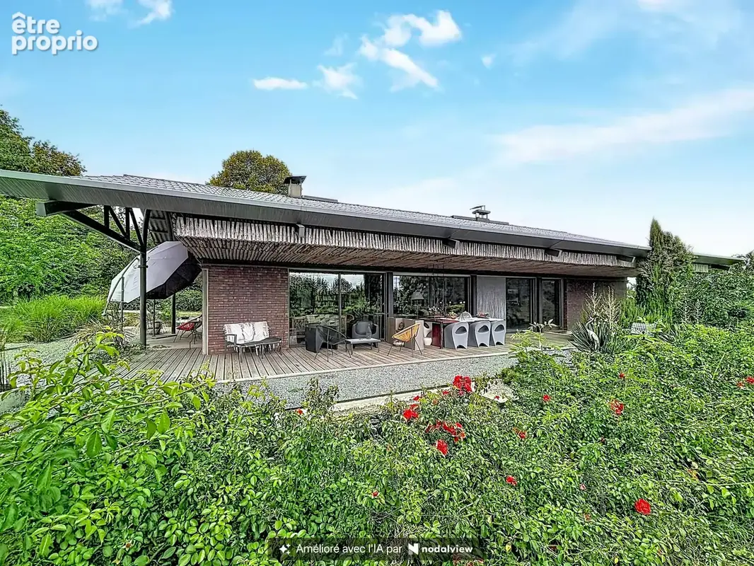 Photo Maison à Roussines au prix de 450 000€