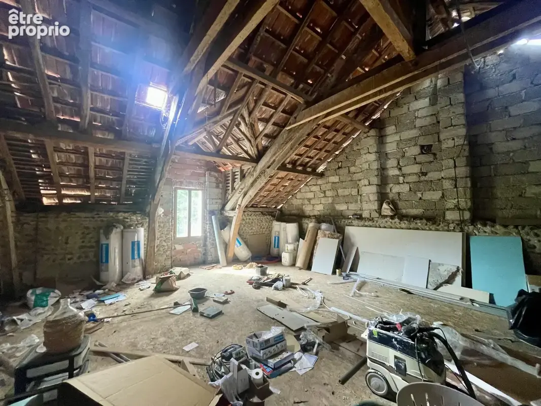 Maison ancienne rénovée avec 4 chambres, dépendances et terrain - photo 25