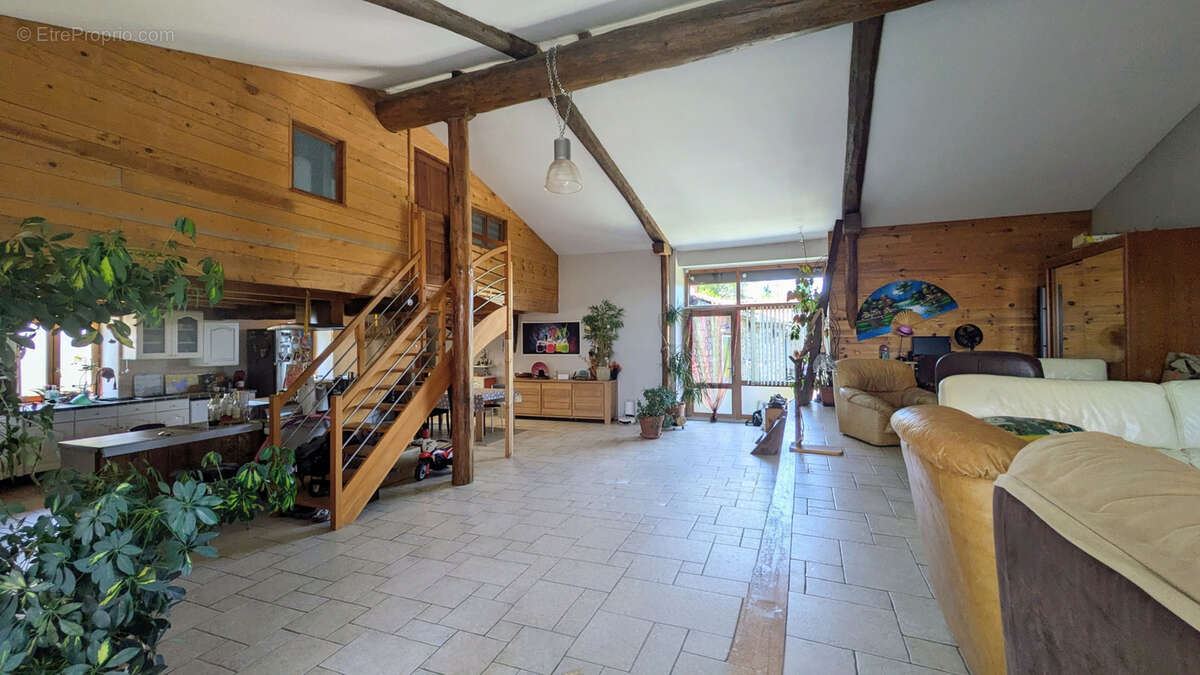 Maison en pierre de 196m2 - photo 3