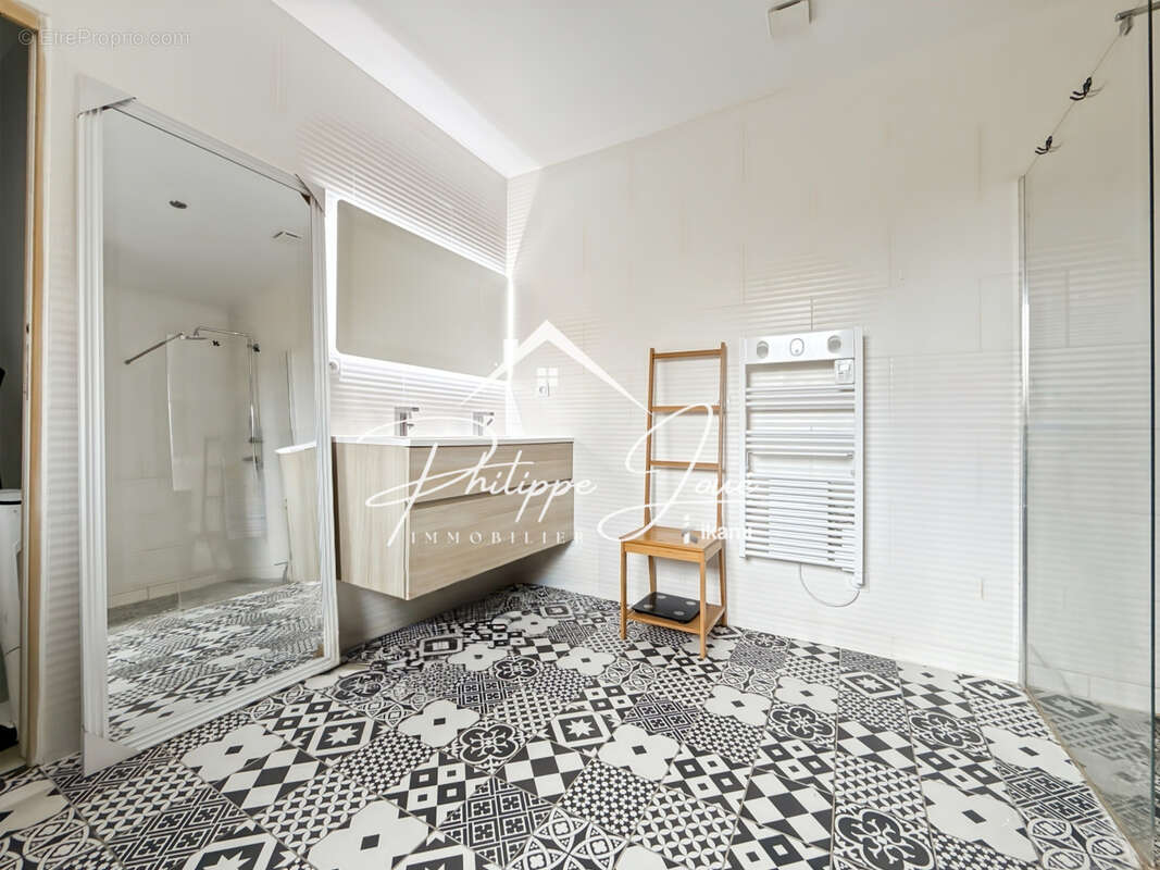 Maison à COURTOIS-SUR-YONNE