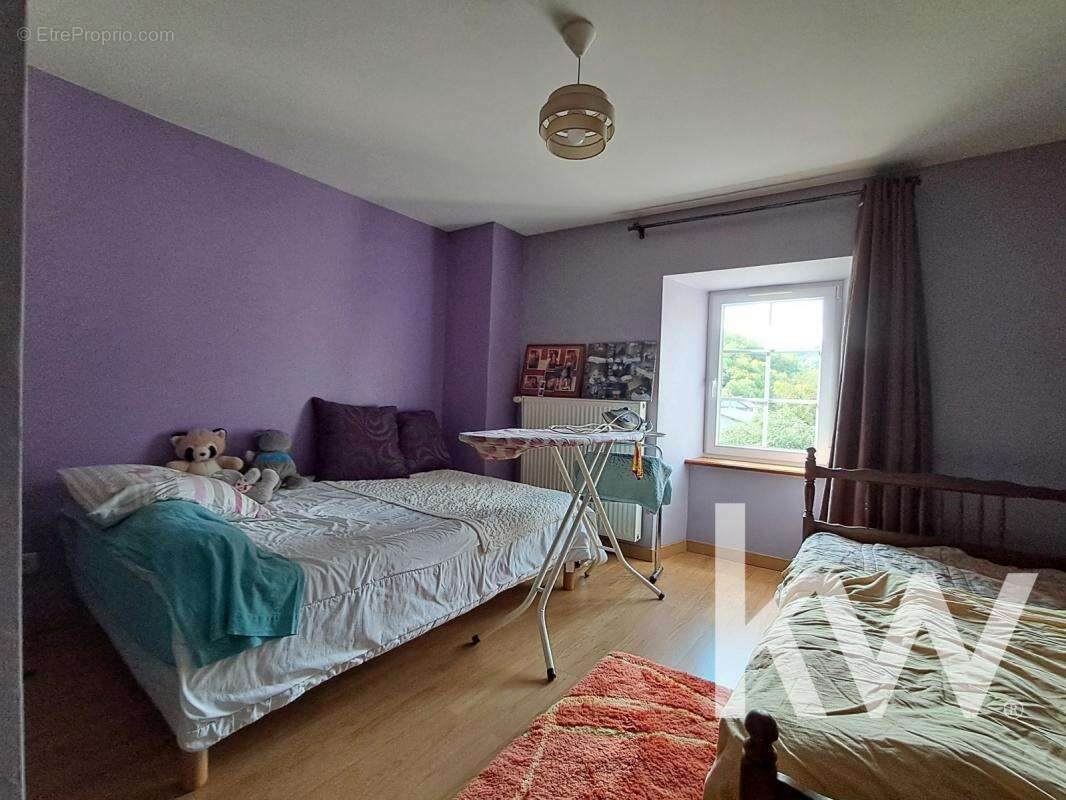 Maison à LAVAL-ROQUECEZIERE