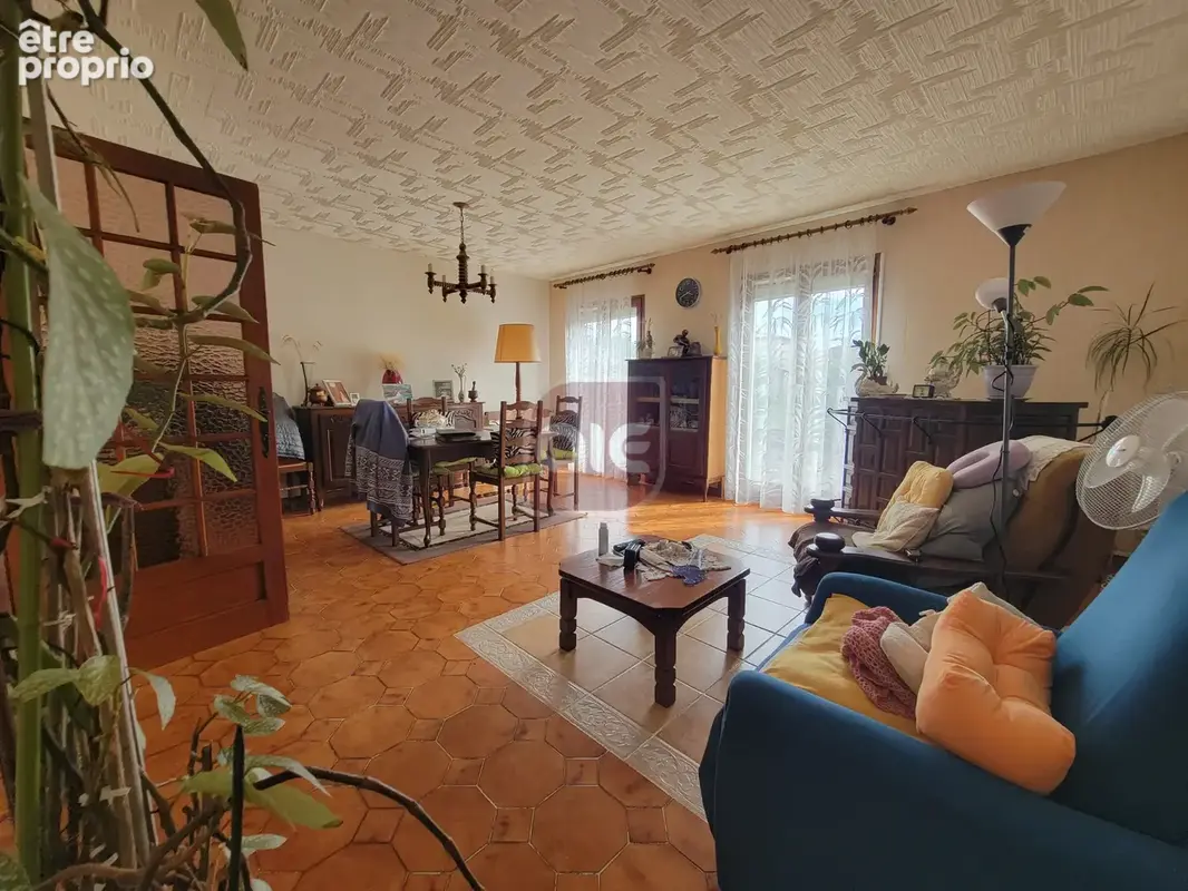 Maison de plain-pied avec annexes - photo 1