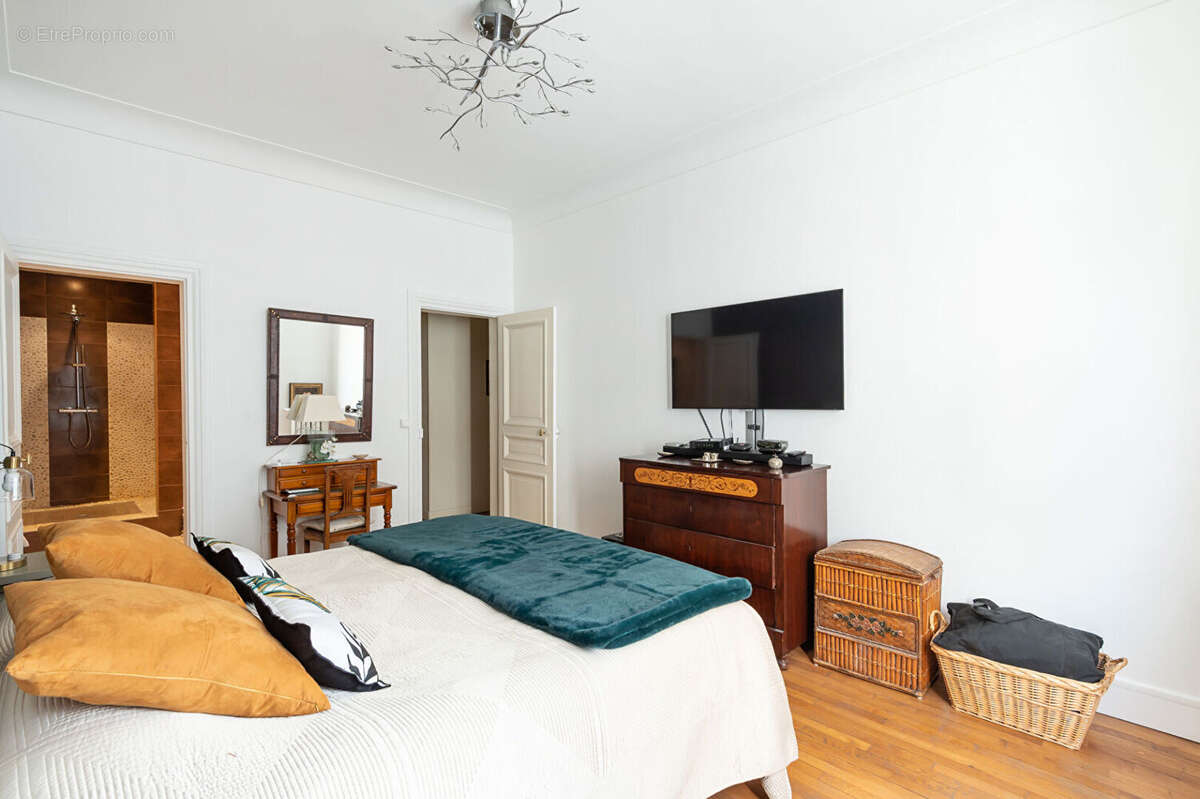 Appartement à PARIS-7E