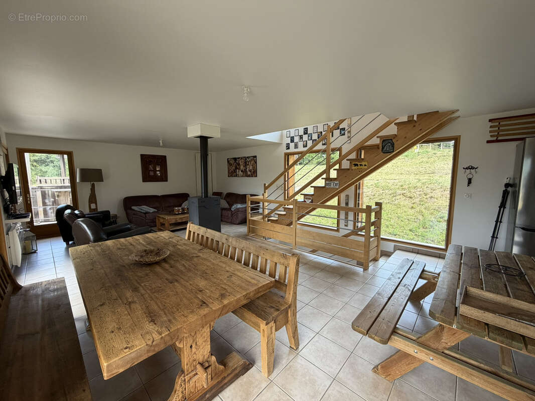 Emplacement idéal pour ce chalet au pied des pistes de ski ! - photo 3