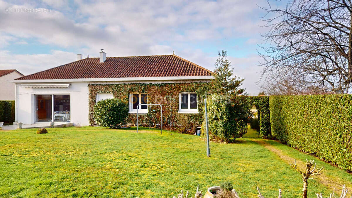 Maison à MORTAGNE-SUR-SEVRE