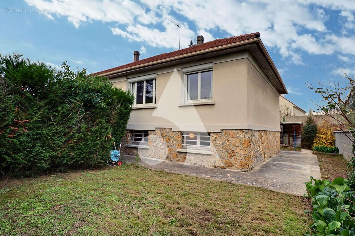 Maison à SARTROUVILLE