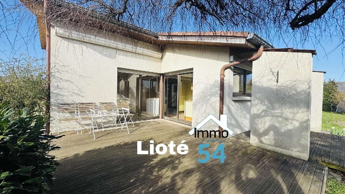 Maison à CREVECHAMPS