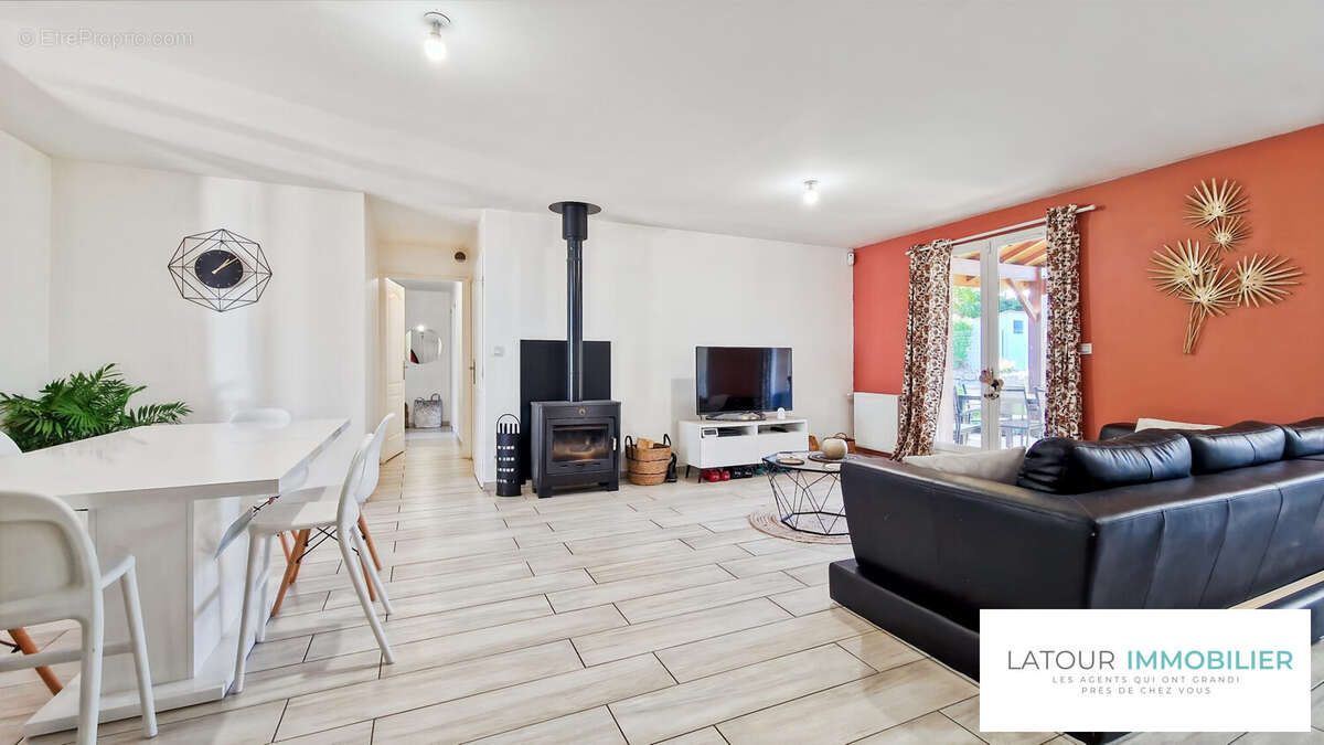 Maison à VILLEFONTAINE