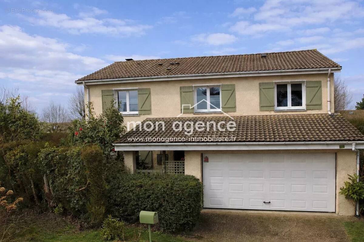 Maison à FRANQUEVILLE-SAINT-PIERRE