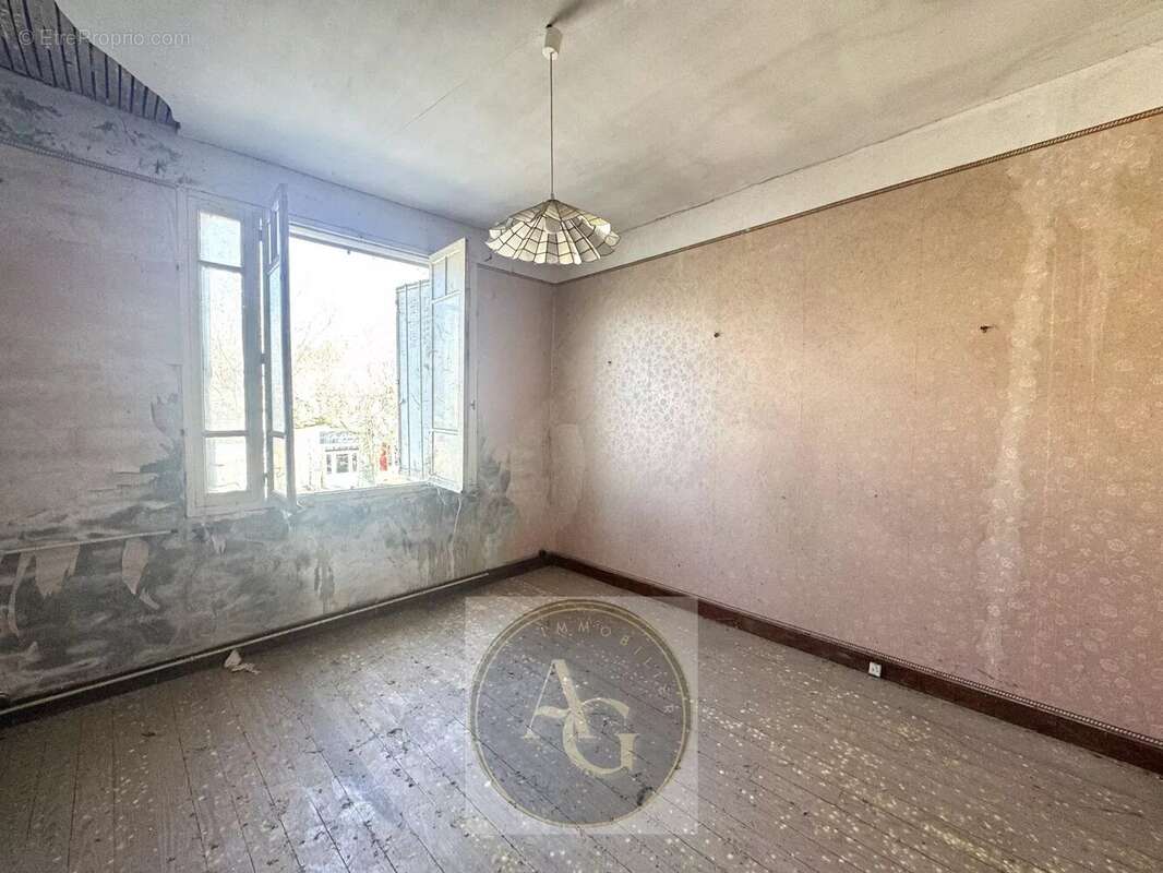 Appartement à MAS-SAINTES-PUELLES
