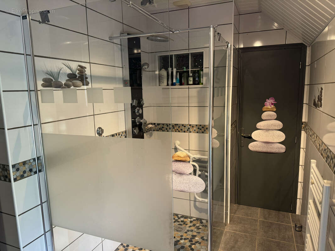 Maison à MONTCORBON