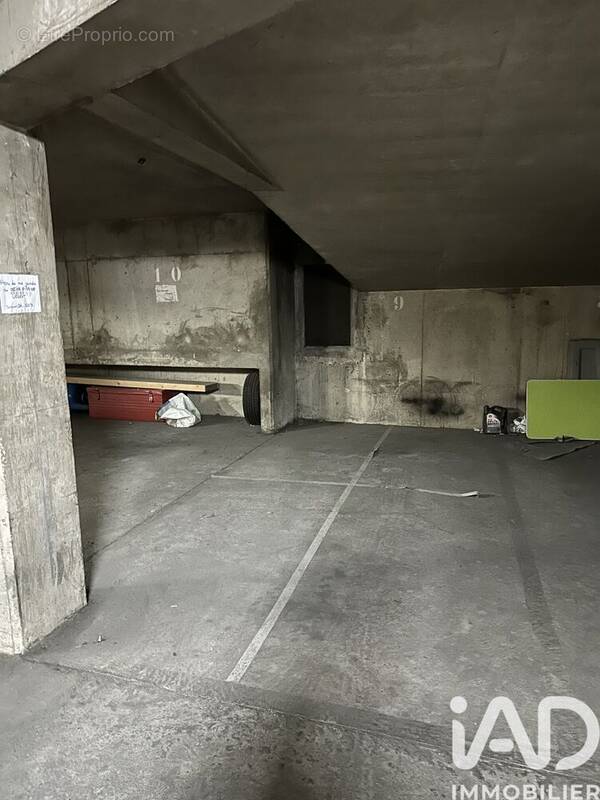 Photo 1 - Parking à PARIS-18E