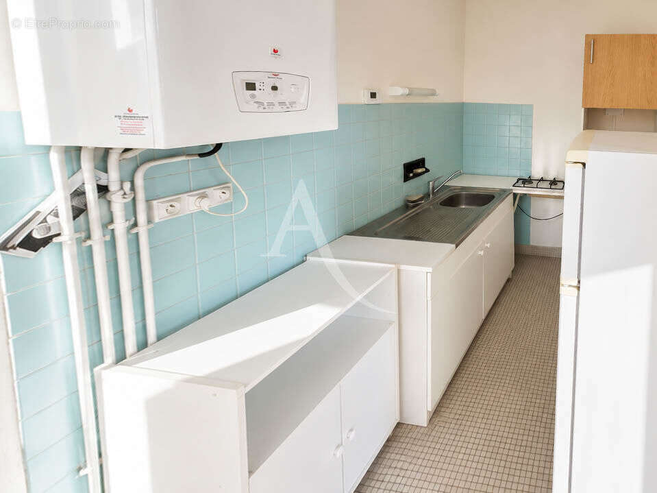 Billère - T1 de 31 m² avec 2 balcons, cave et stationnement couvert - Fort potentiel - photo 4