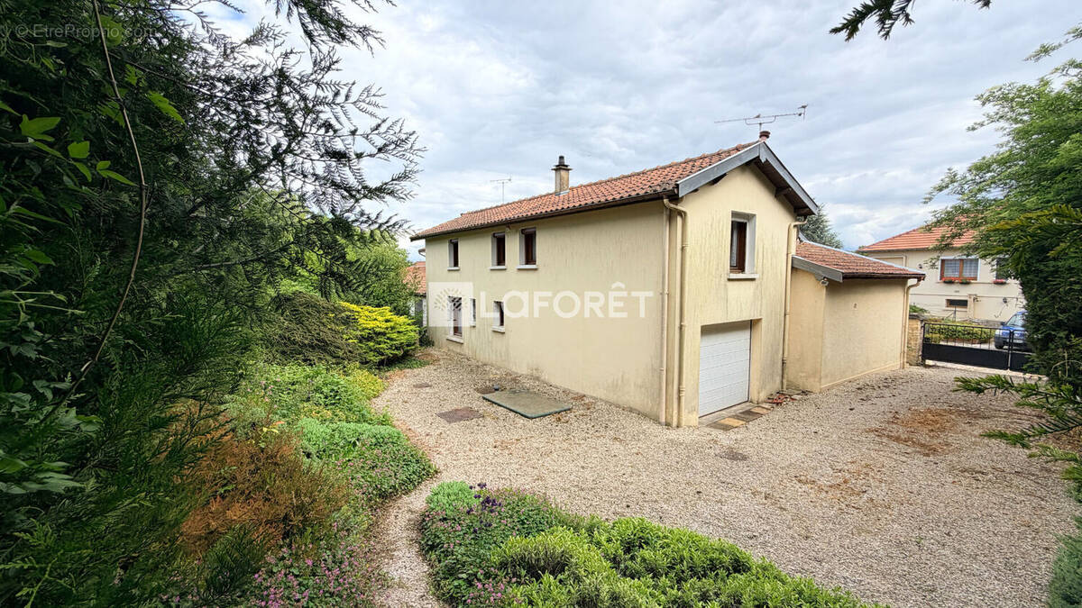Maison à LA CHAPELLE-FELCOURT