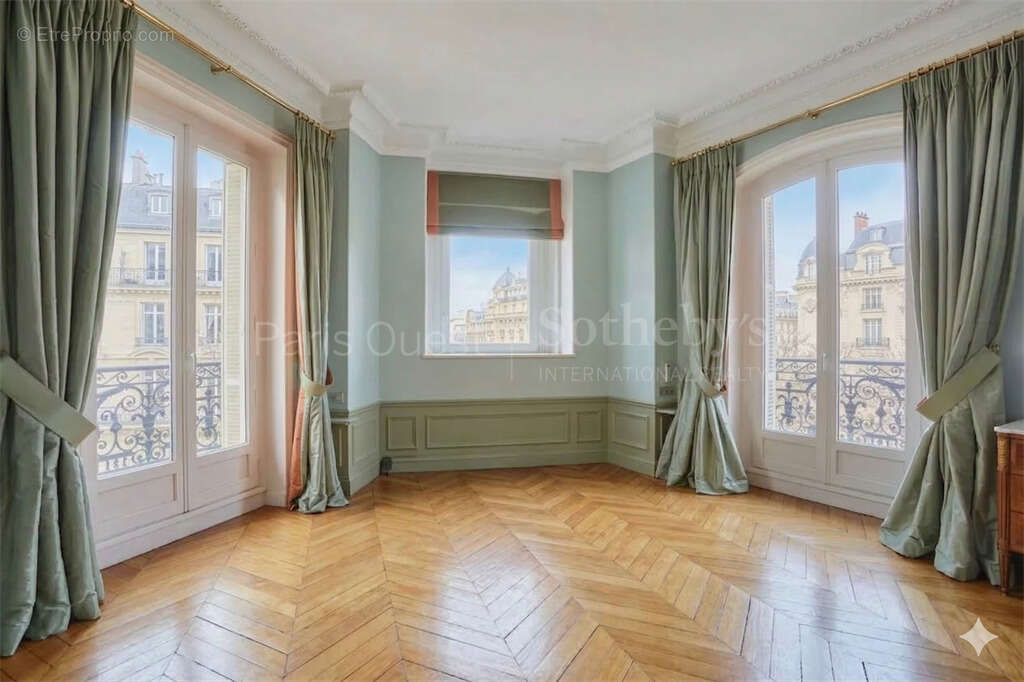 Appartement à PARIS-16E