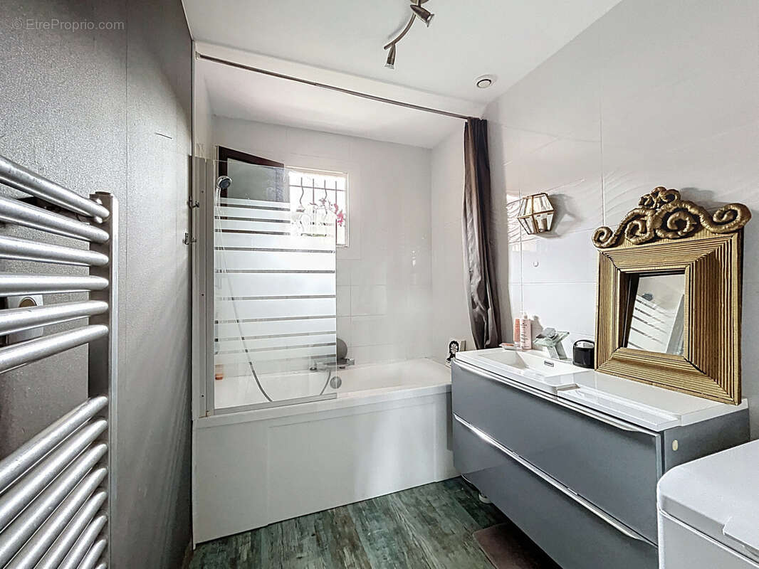 Maison à SAINT-GENIS-LAVAL