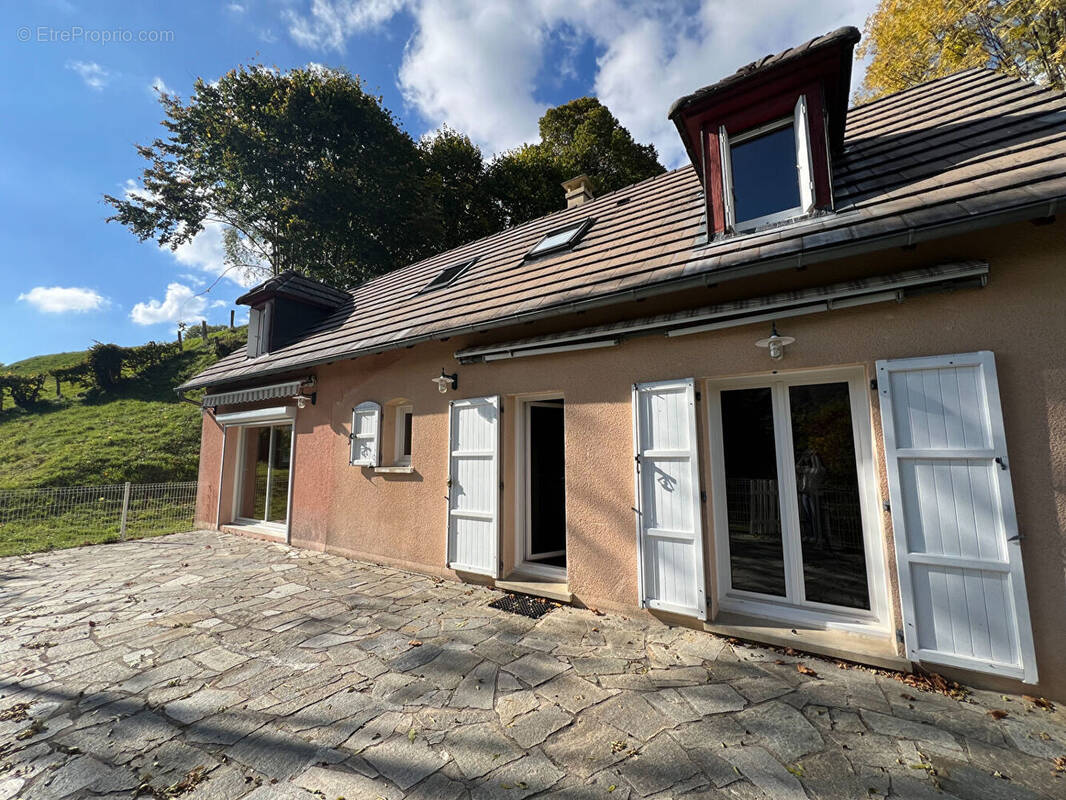 Maison à MANDAILLES-SAINT-JULIEN