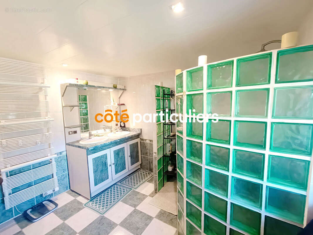 Maison à BEAUMONT-LA-RONCE